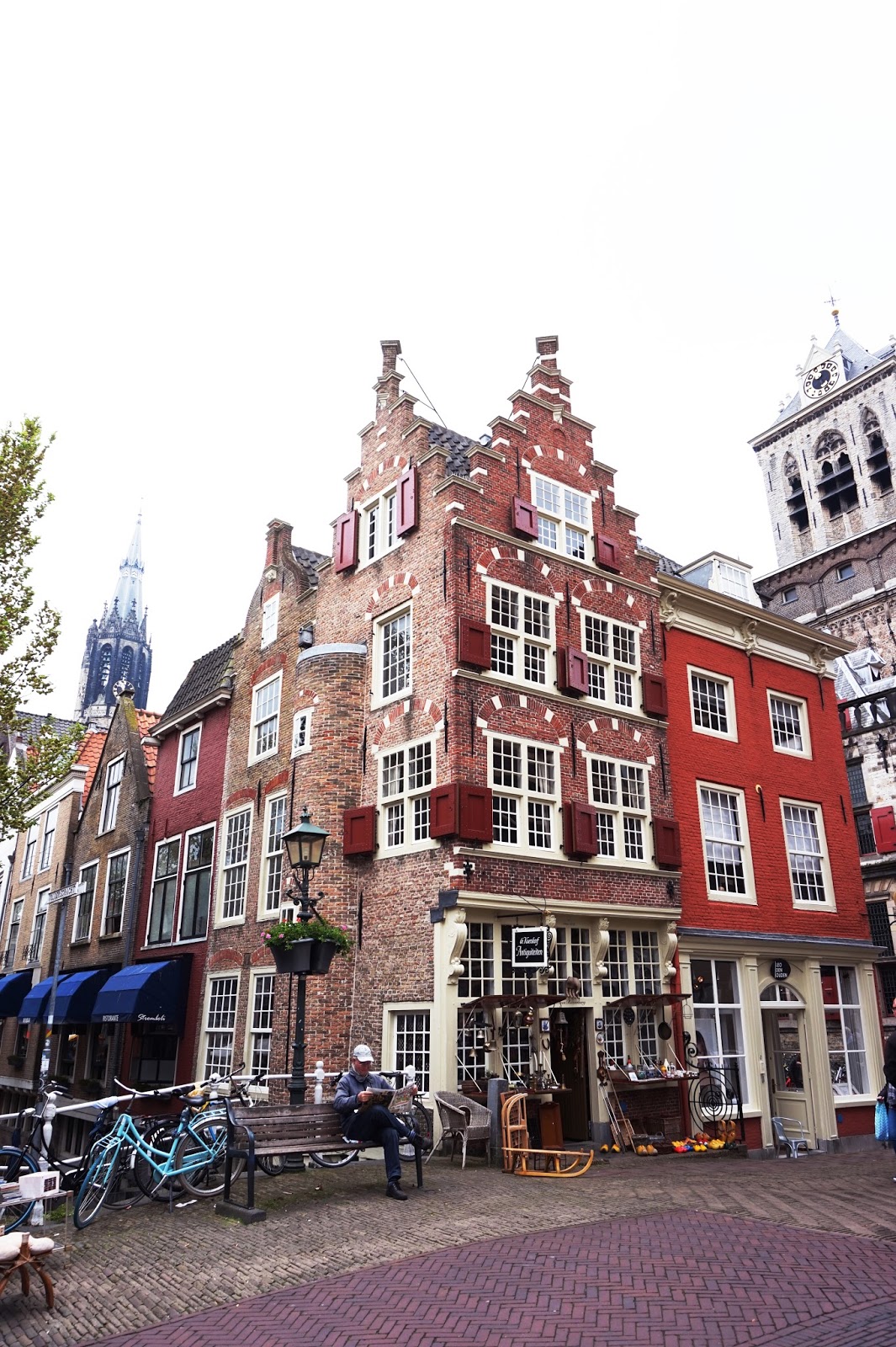 HYGGELIGE HOLLANDSKE BYER: DELFT