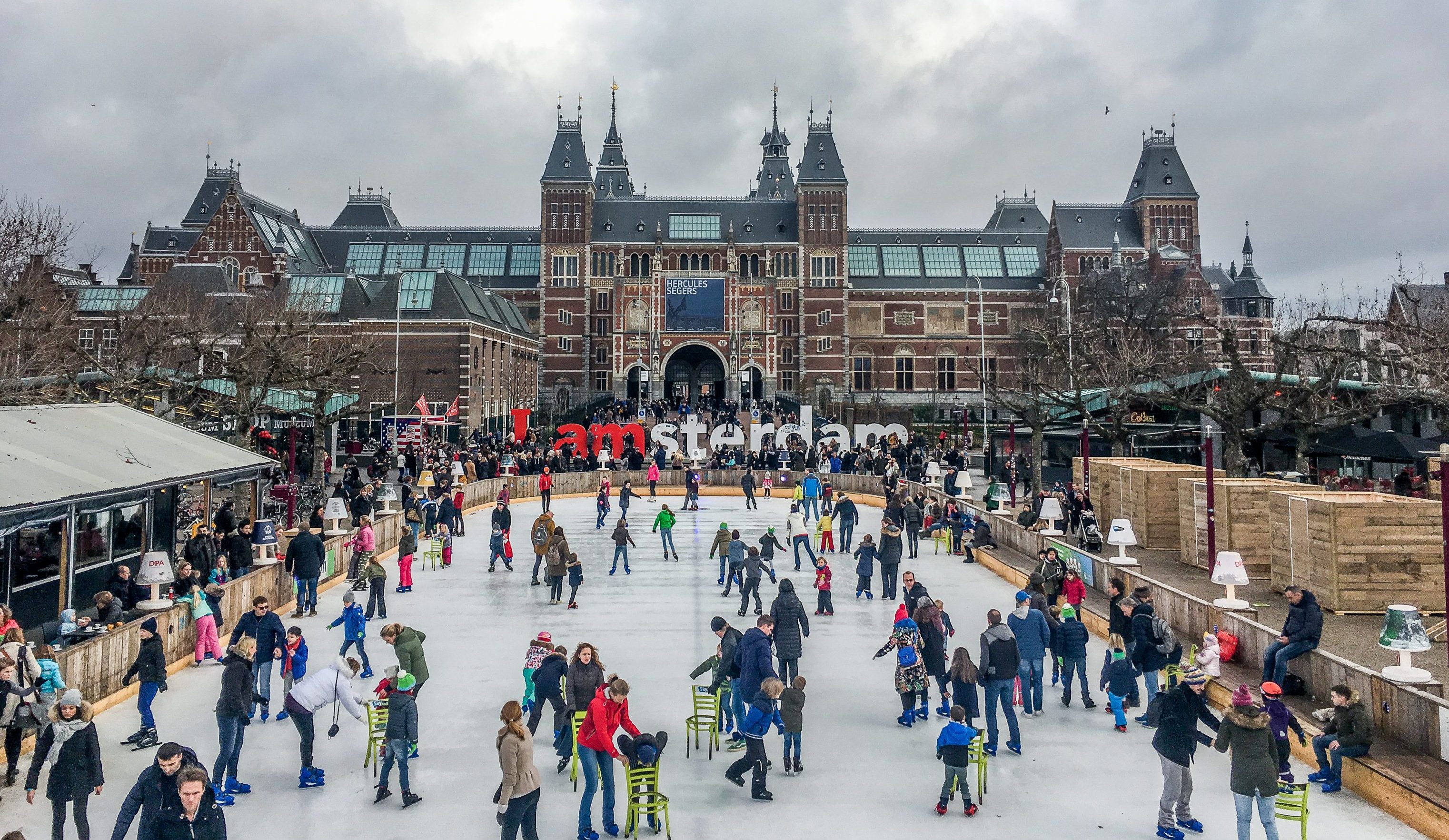 En decemberguide til Amsterdam | Sådan fejres julen i kanalernes by